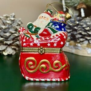 Festive Mr. Christmas Santa and Sleigh Flip Top Holiday Rotating Music Box